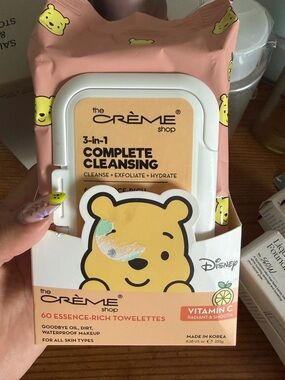 The Crème Shop Pooh 3-in-1 Complete Cleansing Wipes – Pink
